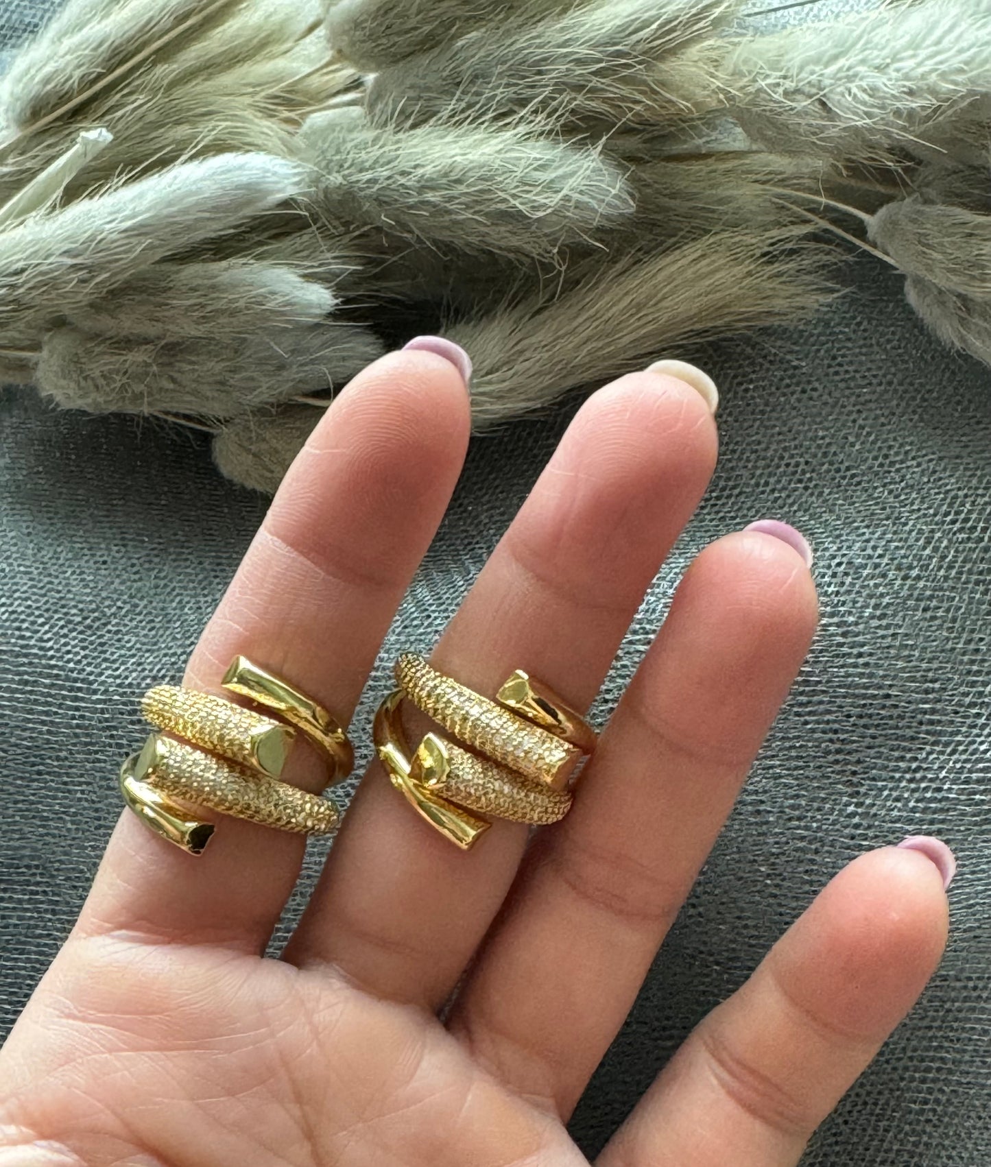 Elegant Strip Zirconia Ring