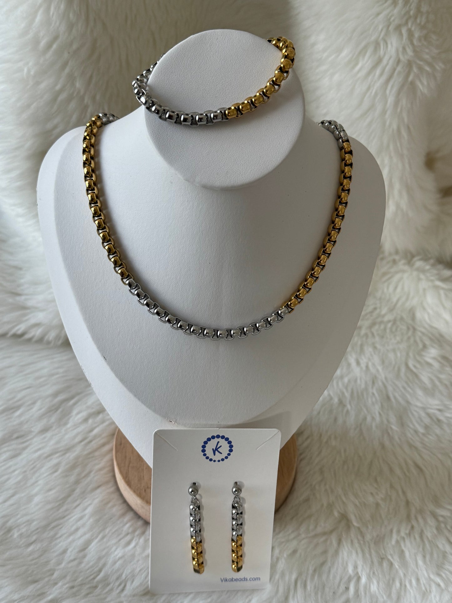 Charming Two Tone Chain Set