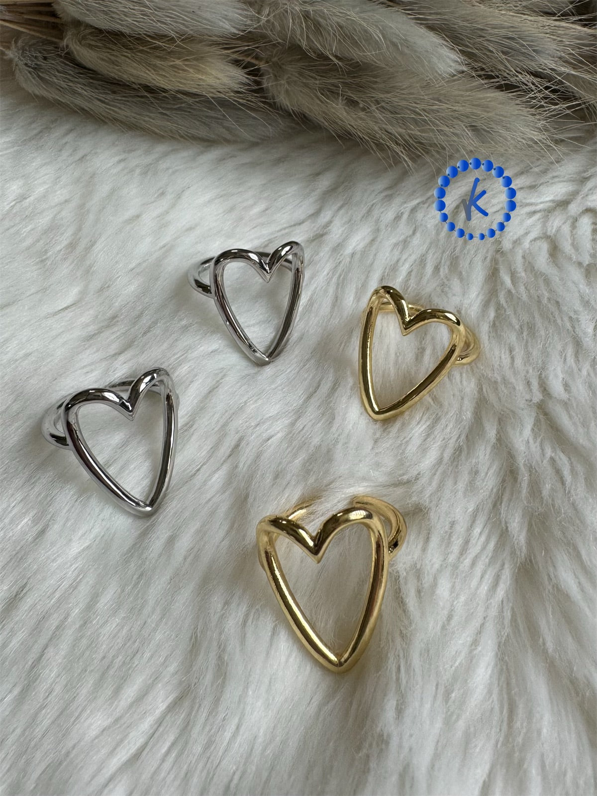 Delicate Frame Heart Ring