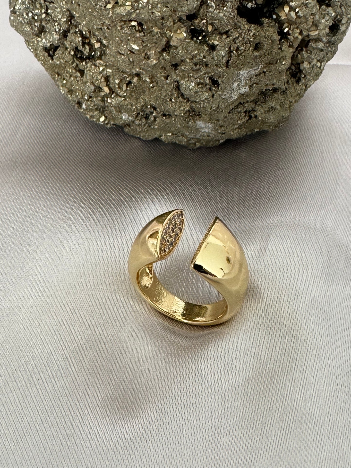 Attractive Zirconia Ring Cuff