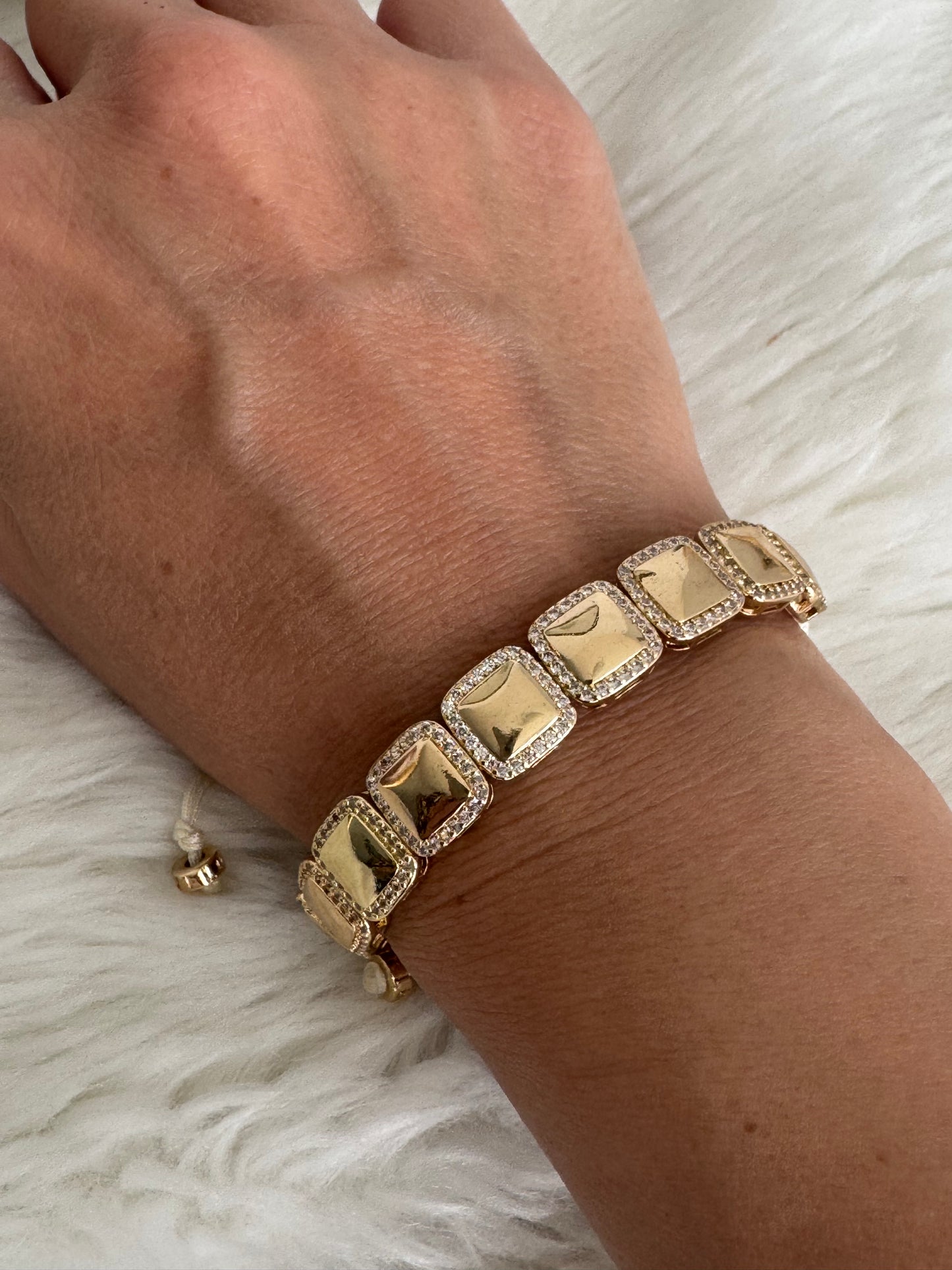Elegant Geometric Style Bracelet