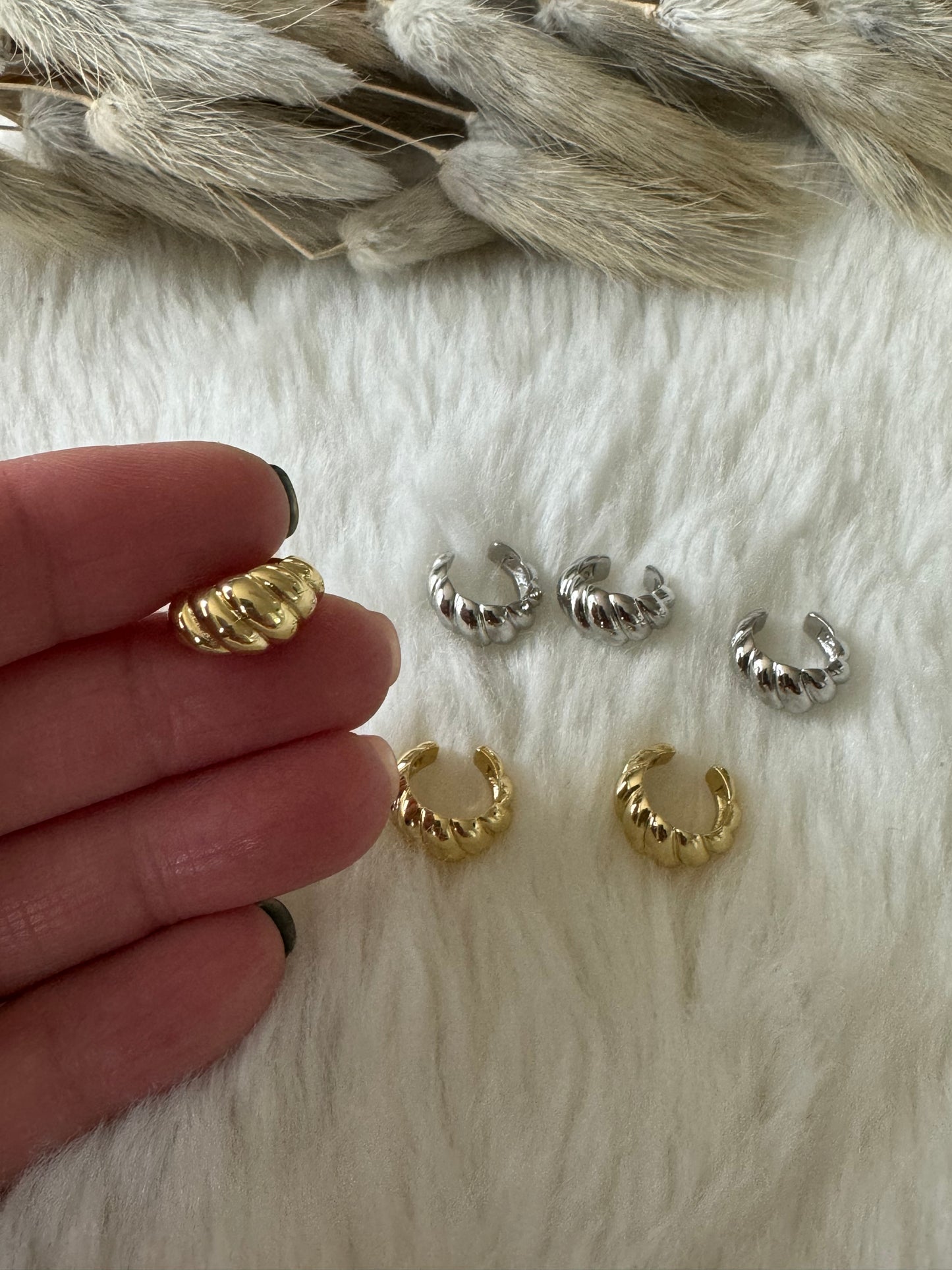 Pretty Shell Style Ear Cuff