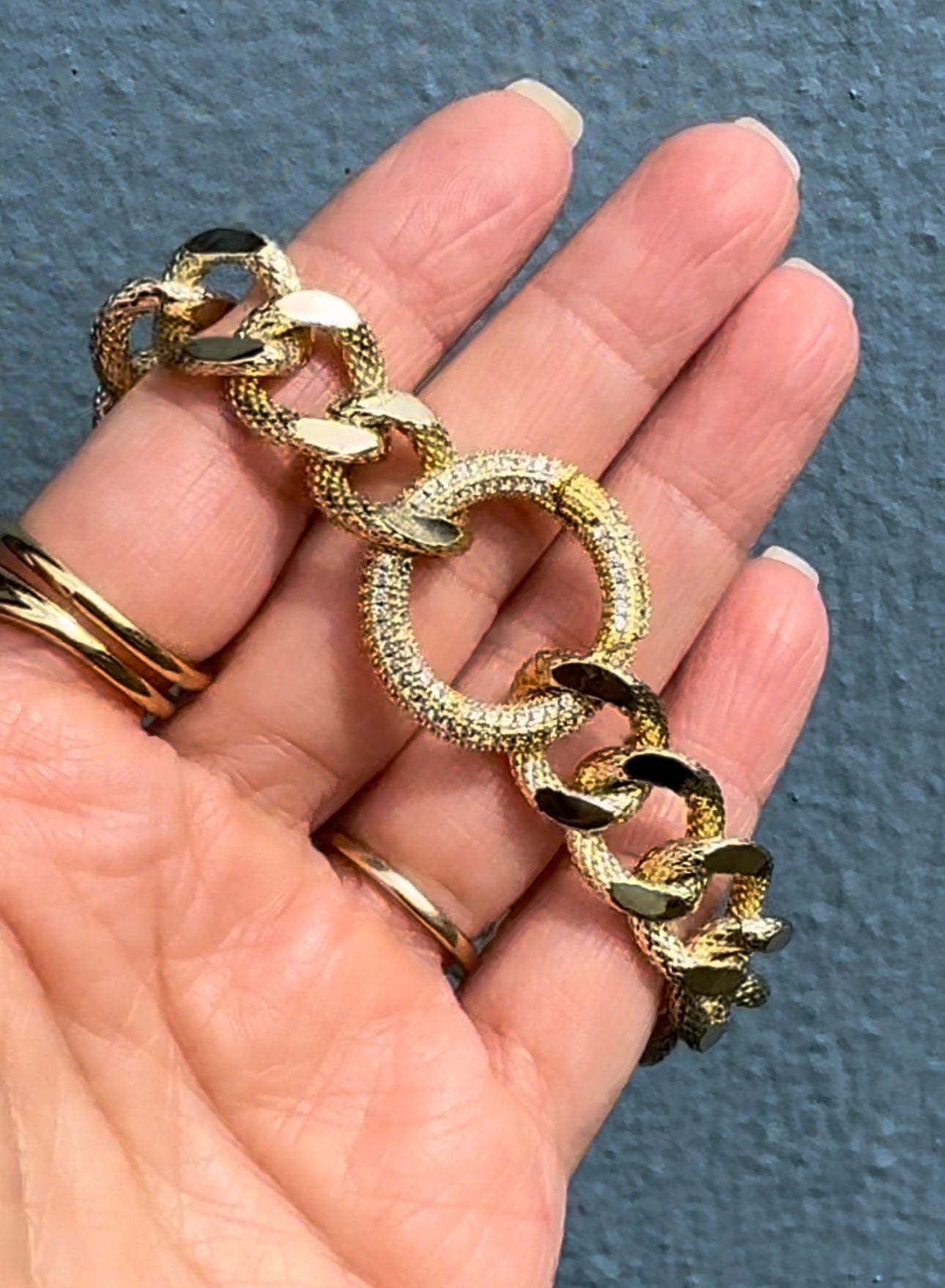 Amazing Zirconia Clasp Bracelet