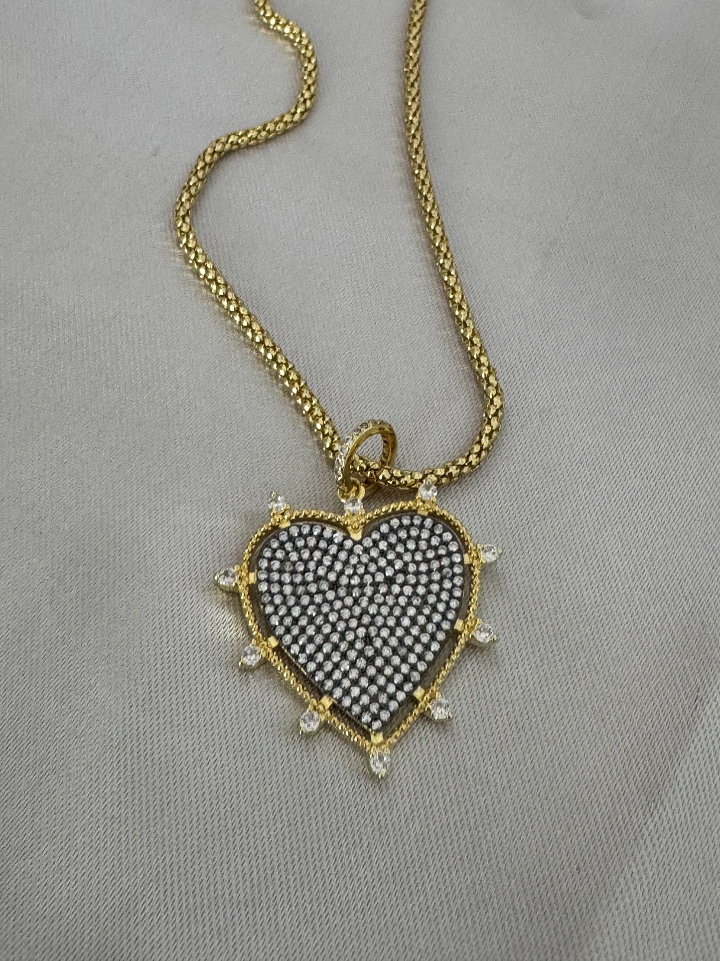 Elegant zirconia heart necklace