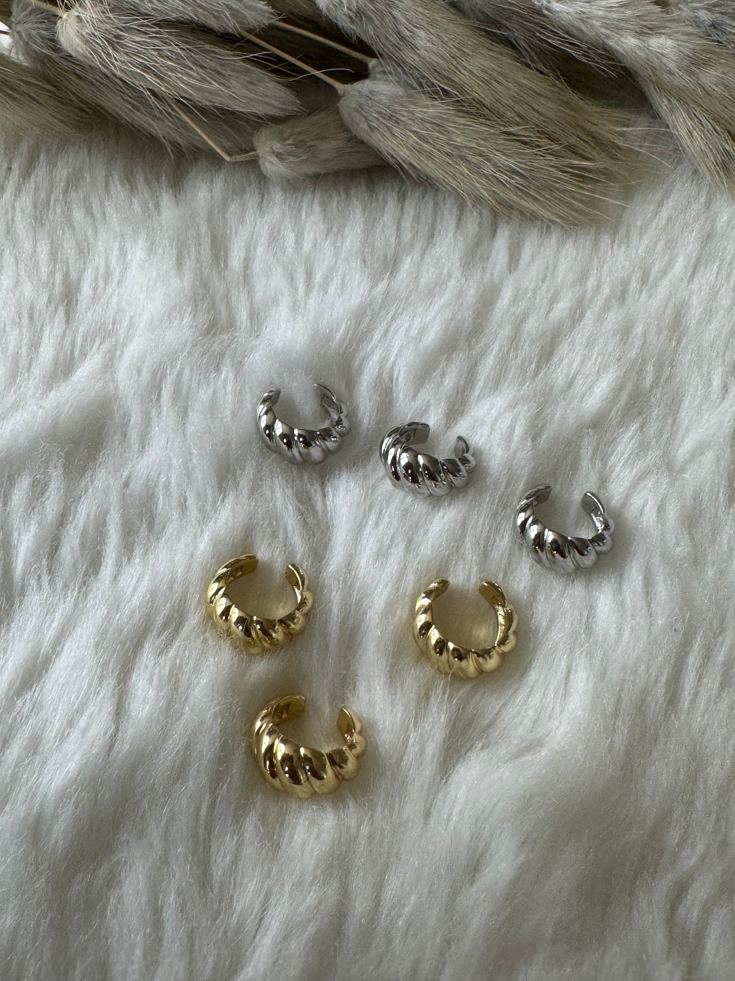 Pretty Shell Style Ear Cuff