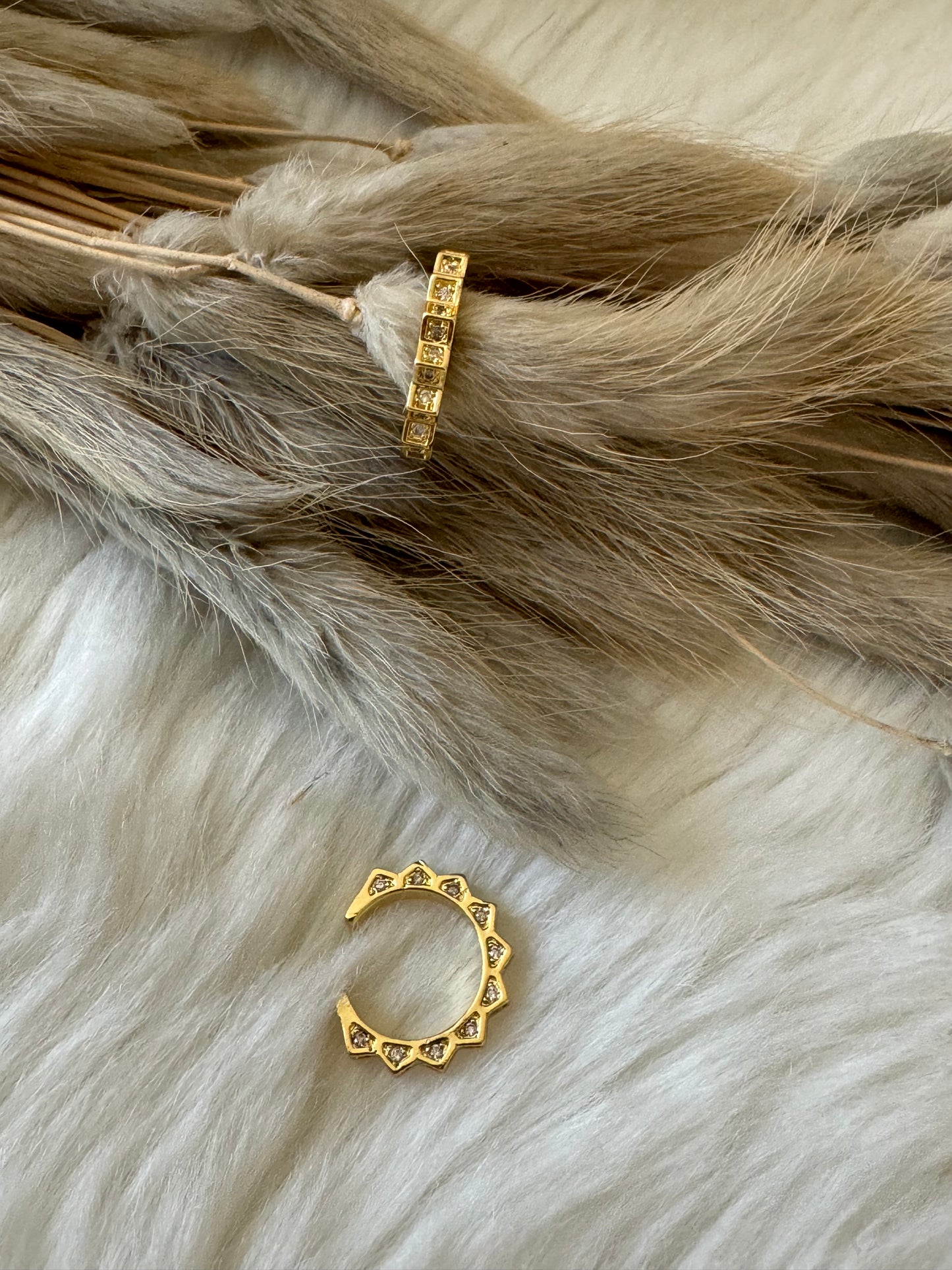 Ear Cuff Zirconia with Beak Style