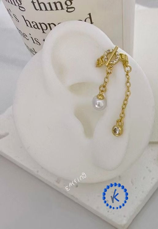 Elegant Ear Cuff Hanging Pearl and Zirconia