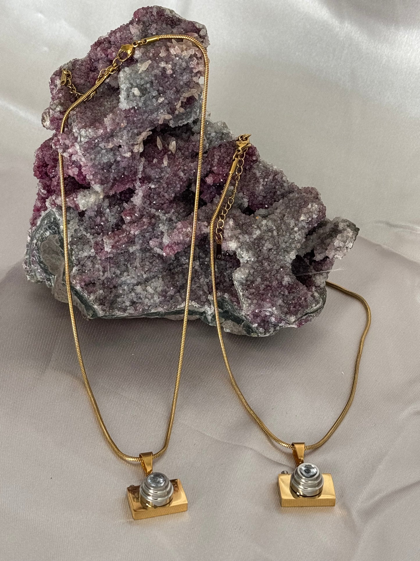 Amazing stainless steel camera necklace