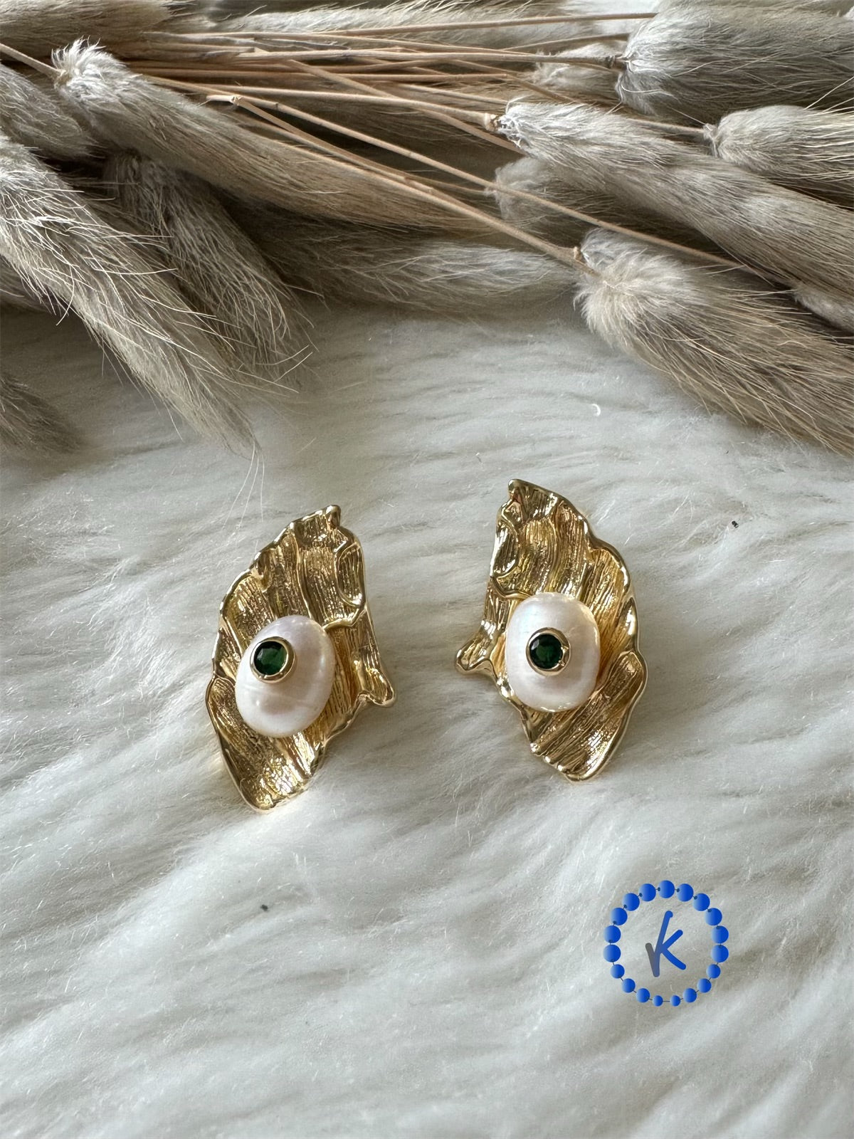 Authentic Nature Pearl Concave Earrings
