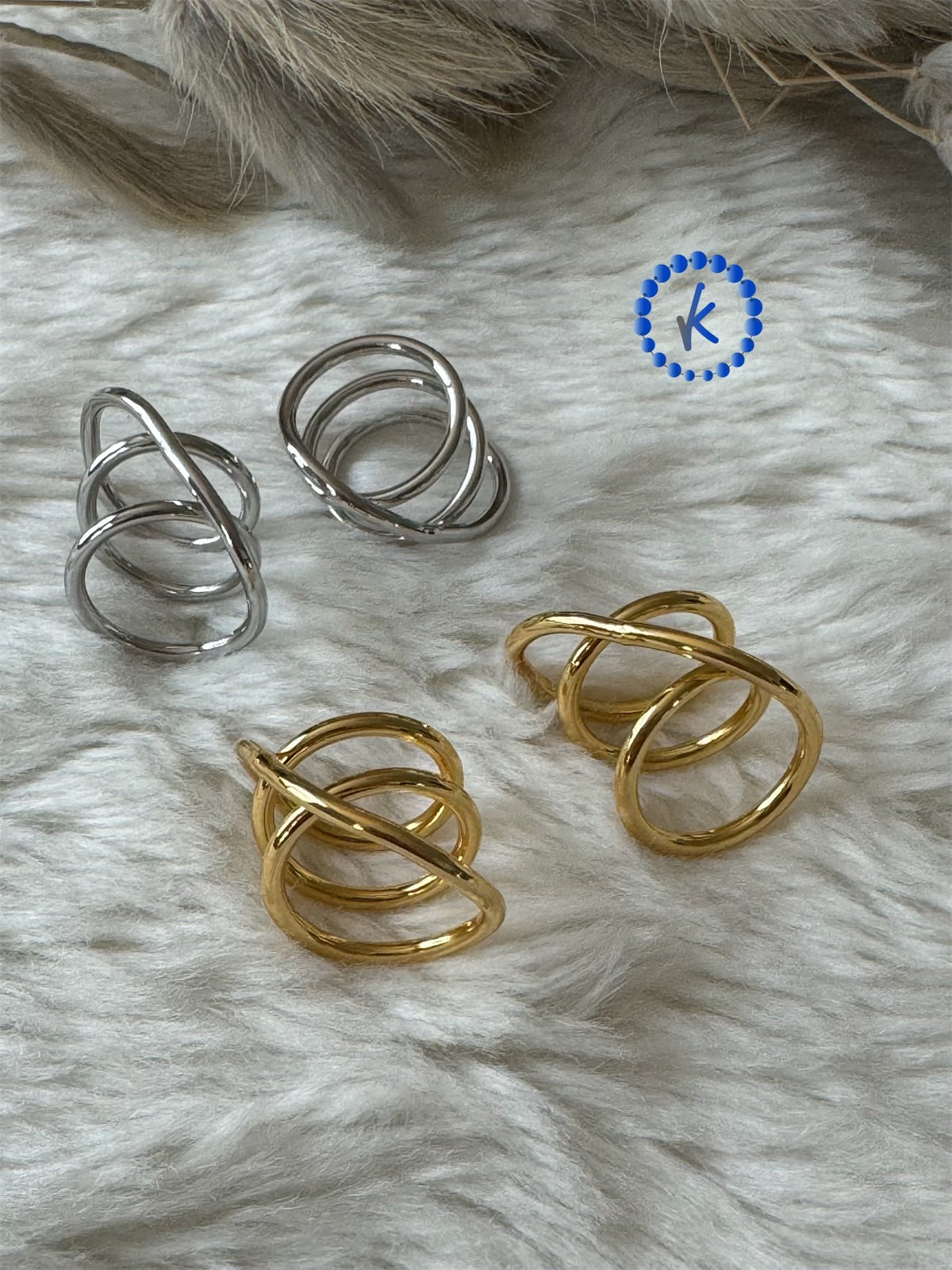 Attractive Curve Rings