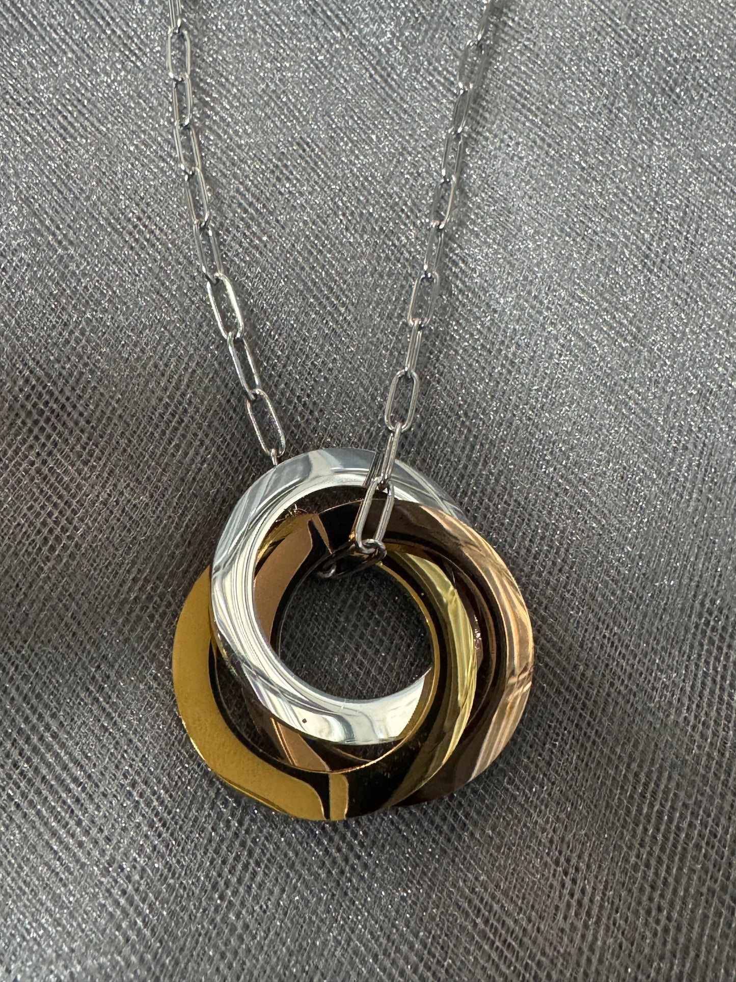 Beautiful 3 Tone Rings Necklace