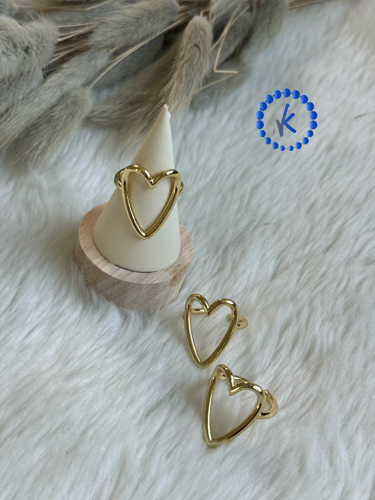 Delicate Frame Heart Ring