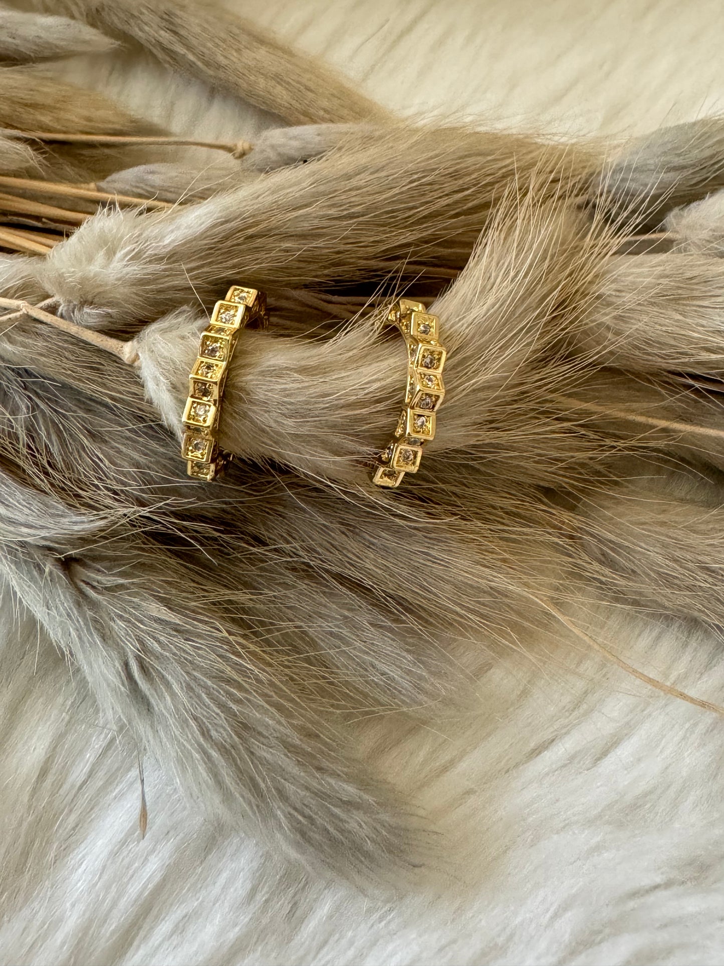 Ear Cuff Zirconia with Beak Style