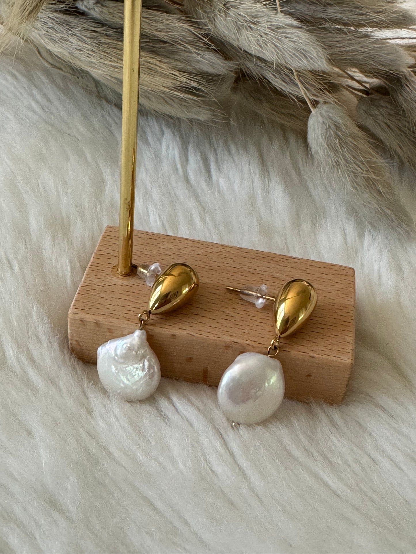 Elegant Nature Pearl Earrings