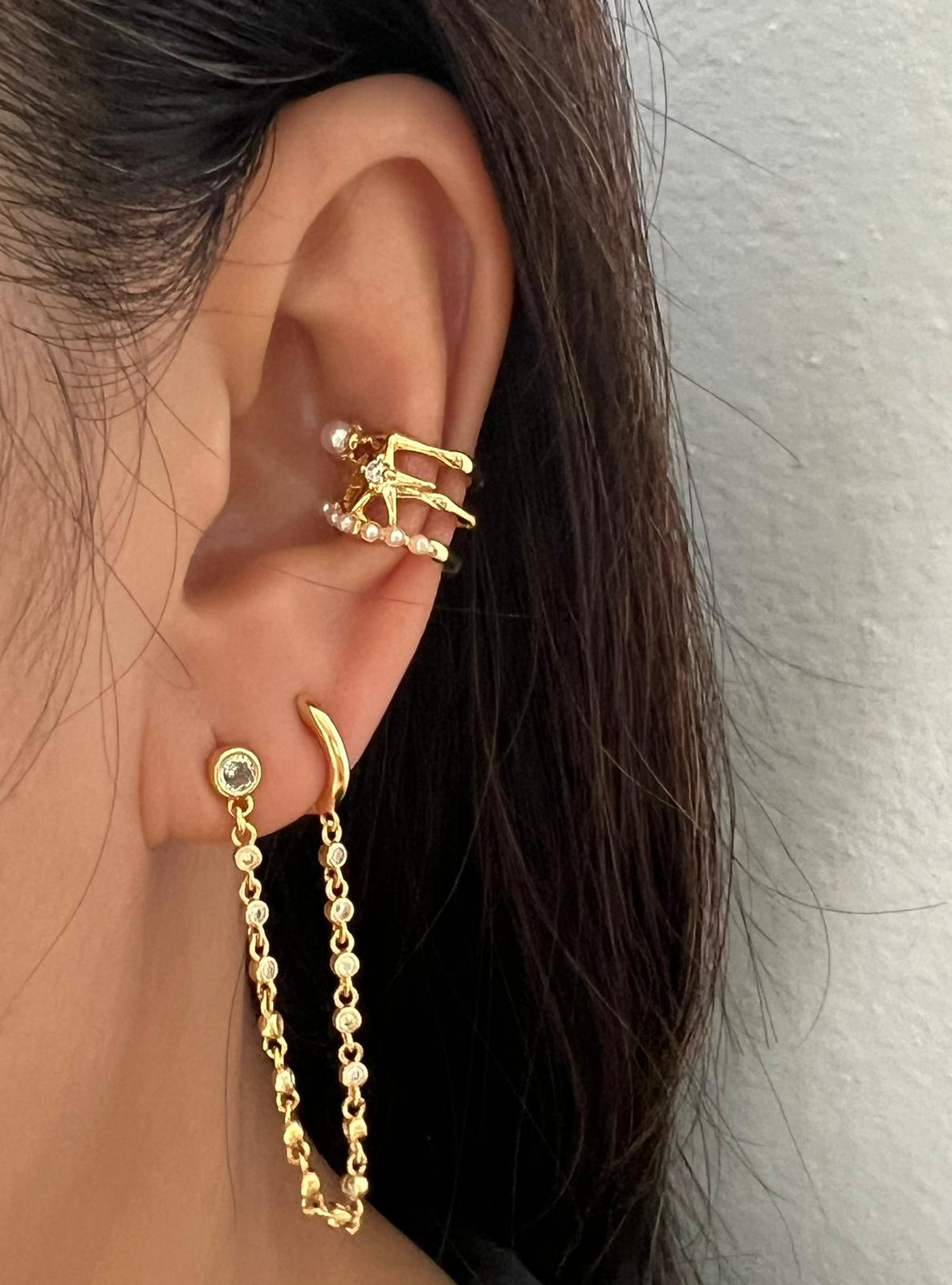 Elegant Ear Cuff with Zirconia and Pearl