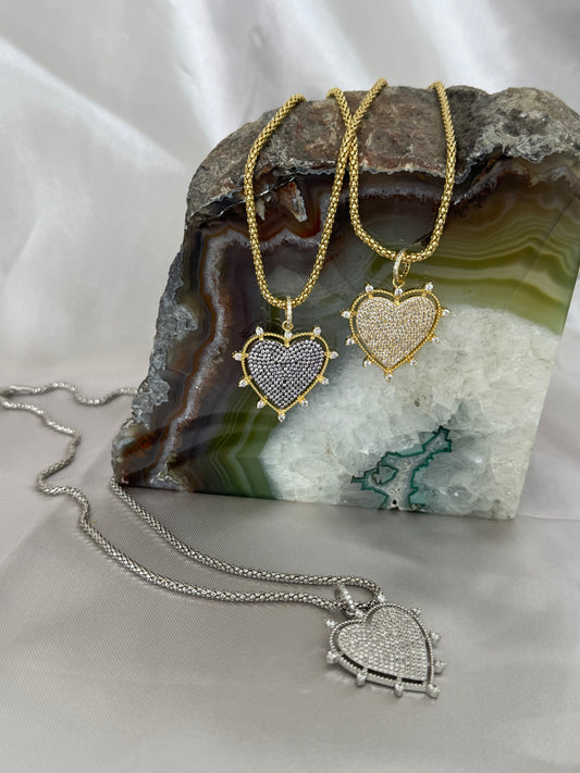 Elegant zirconia heart necklace