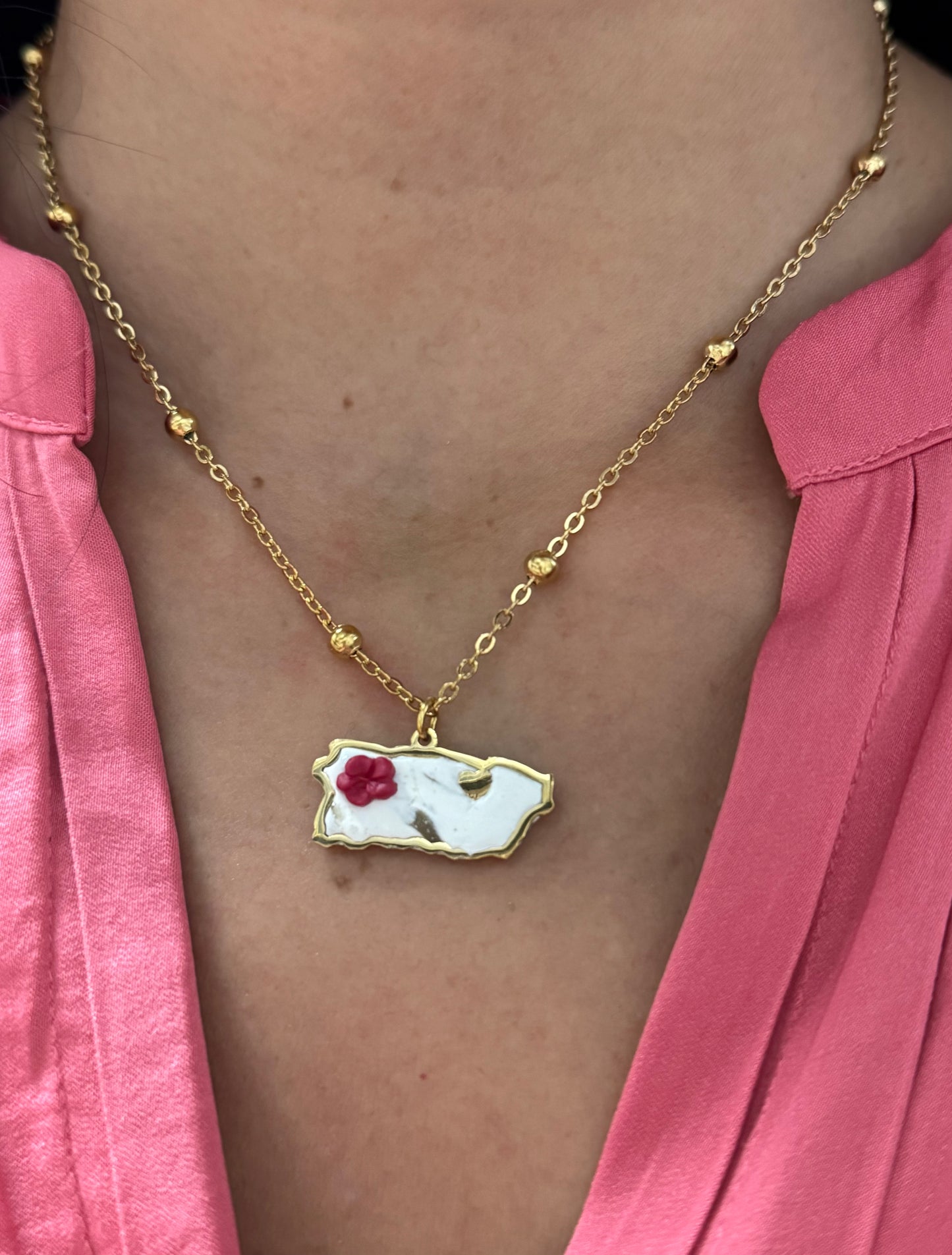 Elegant bloom map necklace