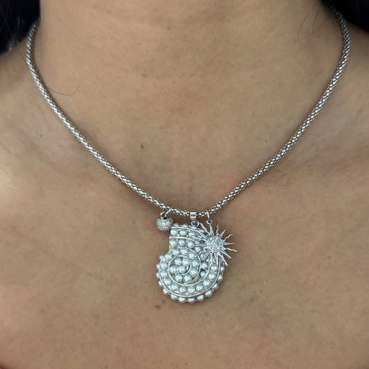 Elegant snail necklace