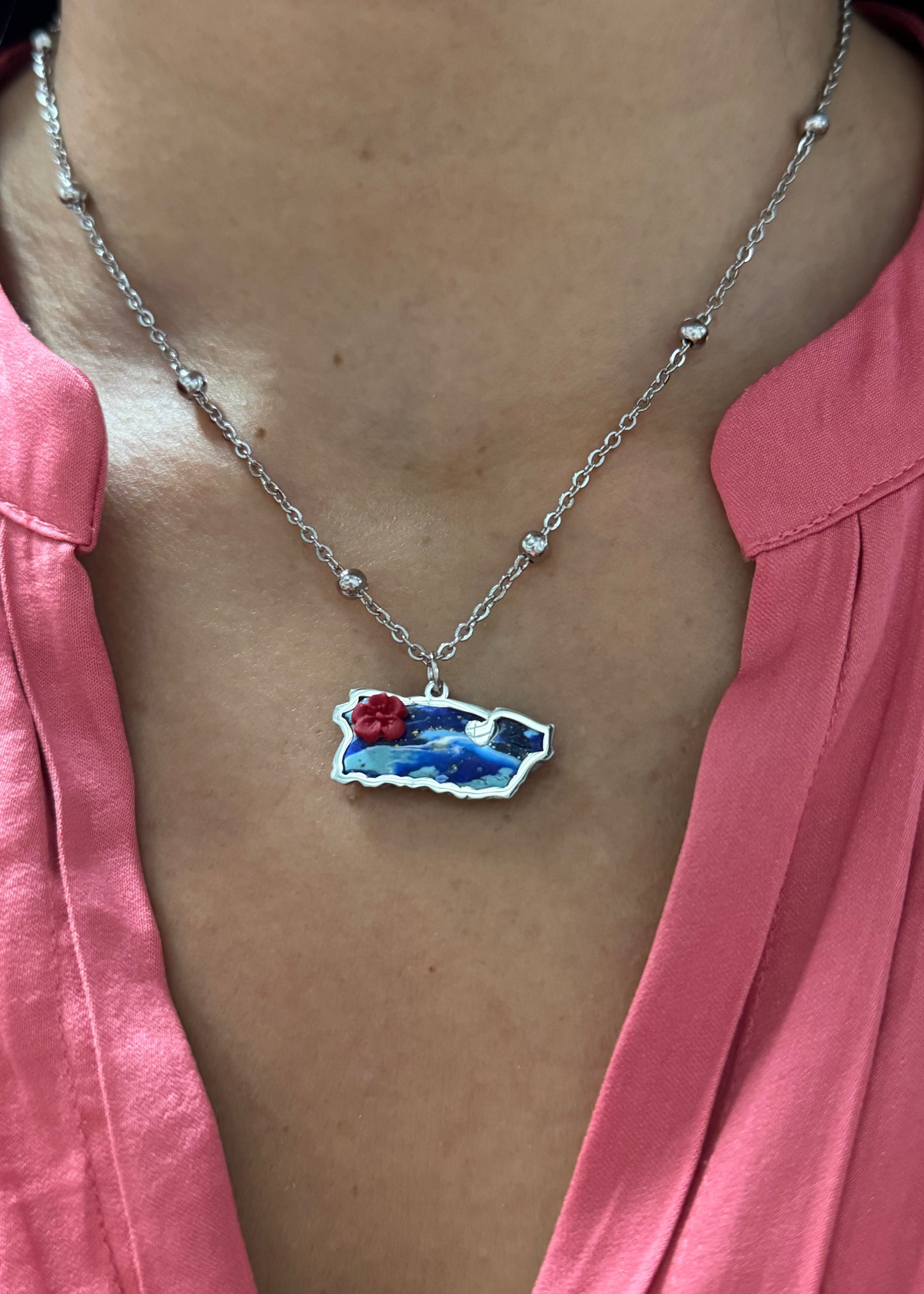Elegant bloom map necklace
