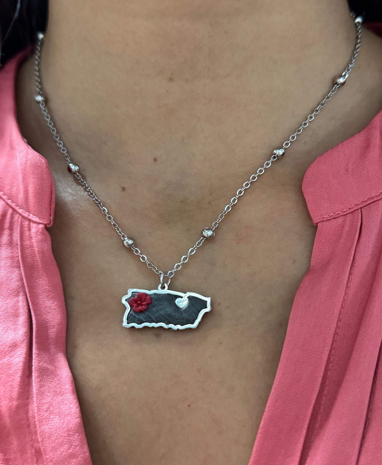 Elegant bloom map necklace