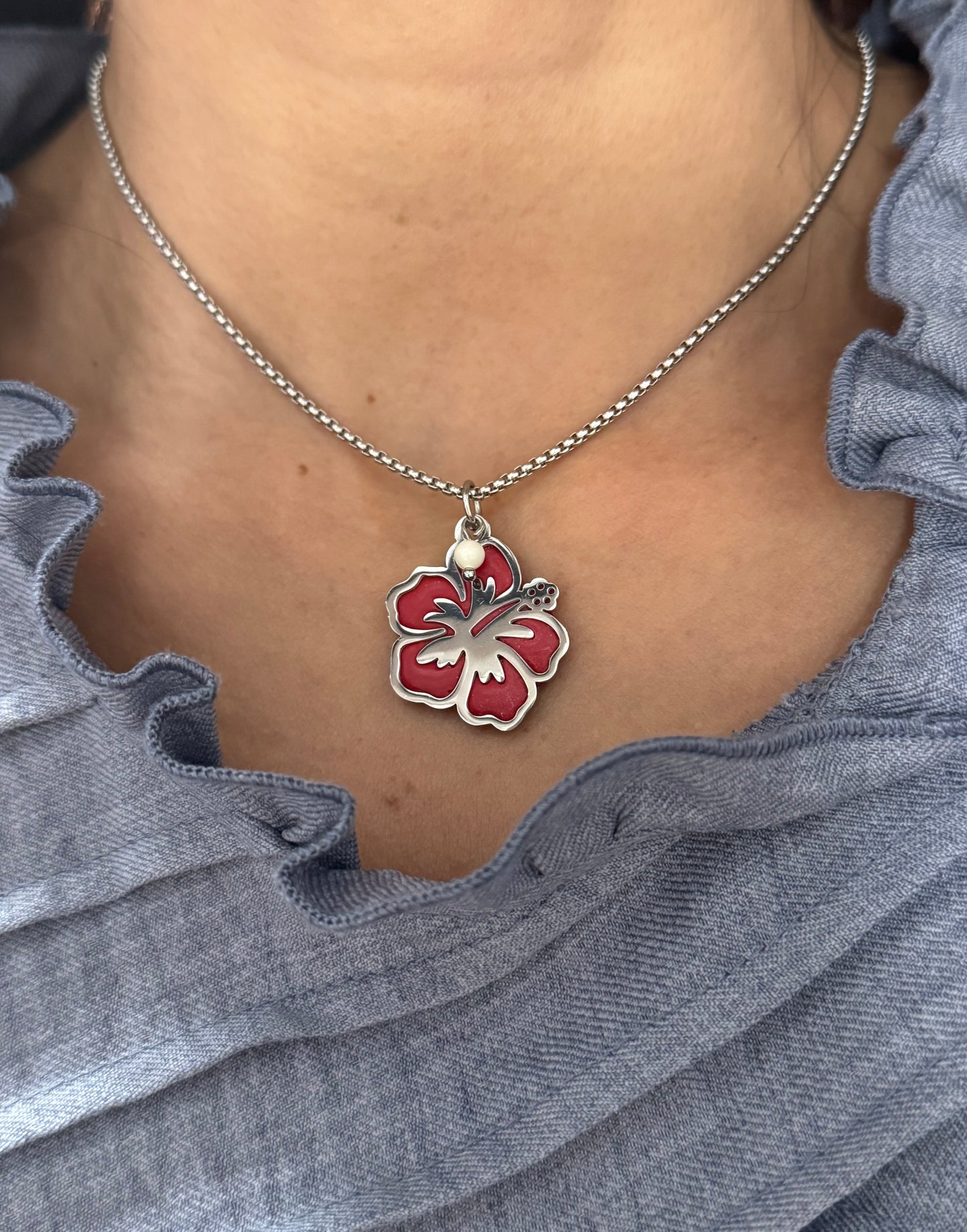 Beautiful Amapola charm necklace
