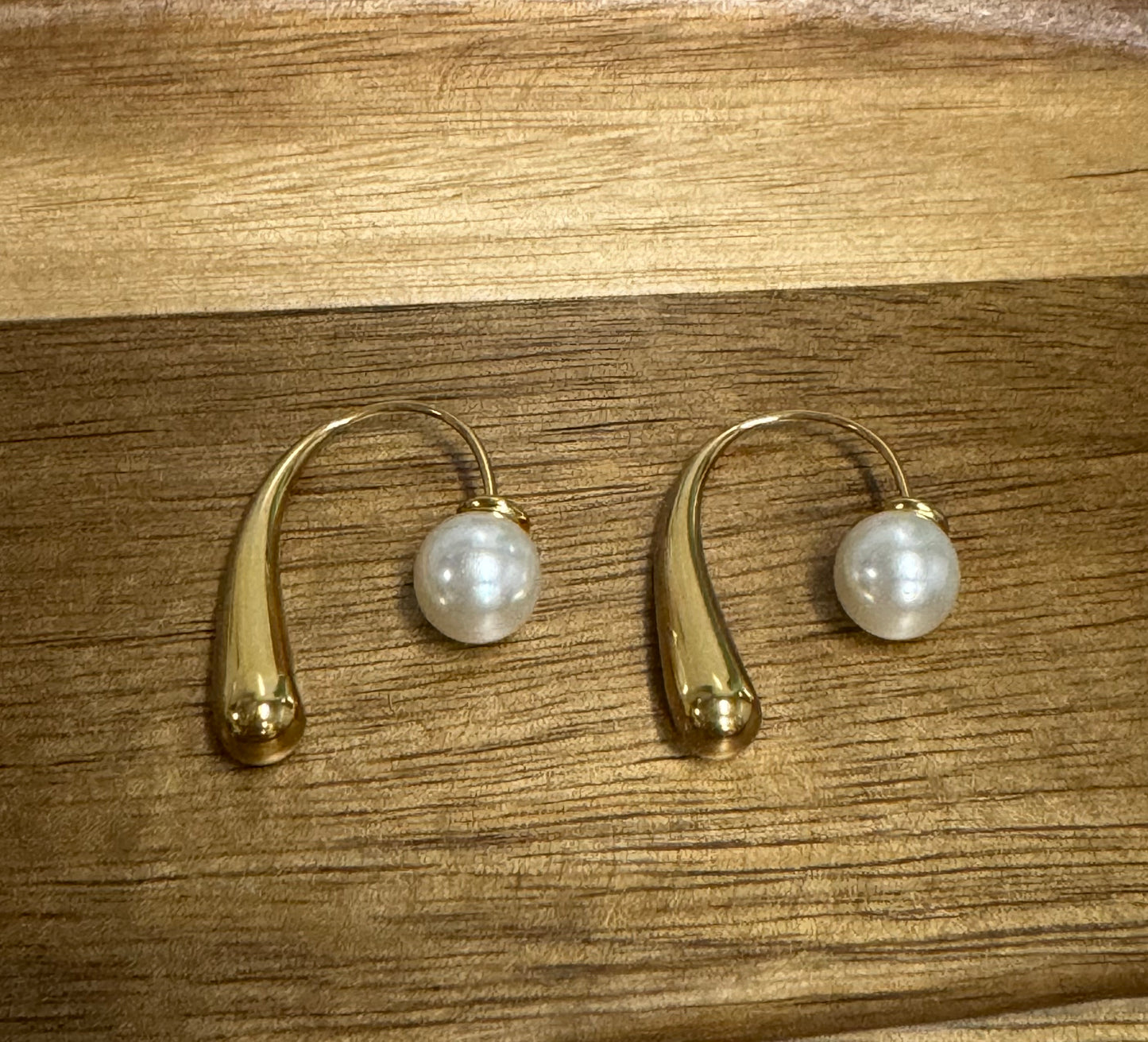 Fabulous Pearl Ear wire