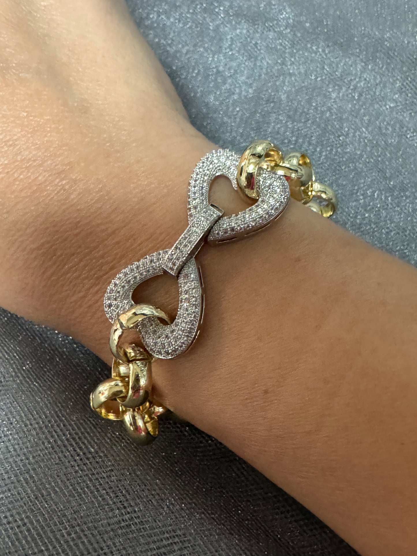 Elegant Zirconia Heart Bracelet