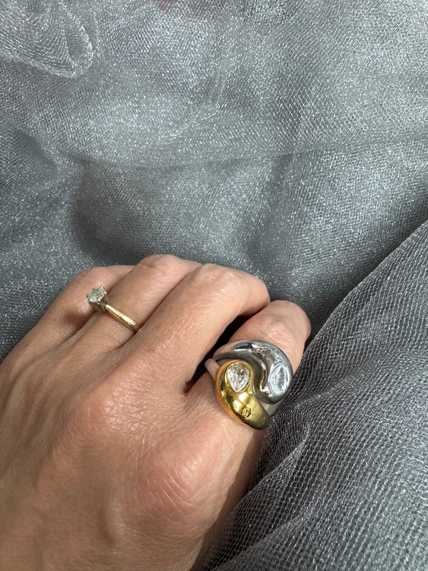 Elegant dual ring